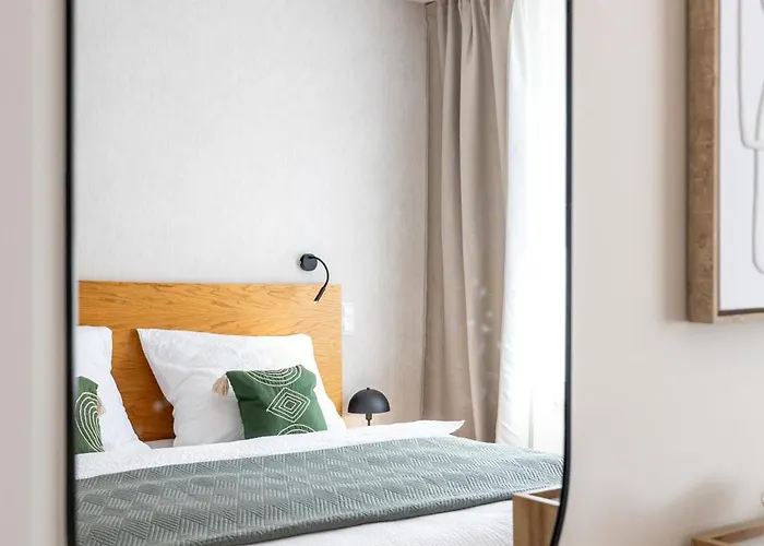 Daire Park Angelinum-klimatizacia, Vyrobnik Ladu